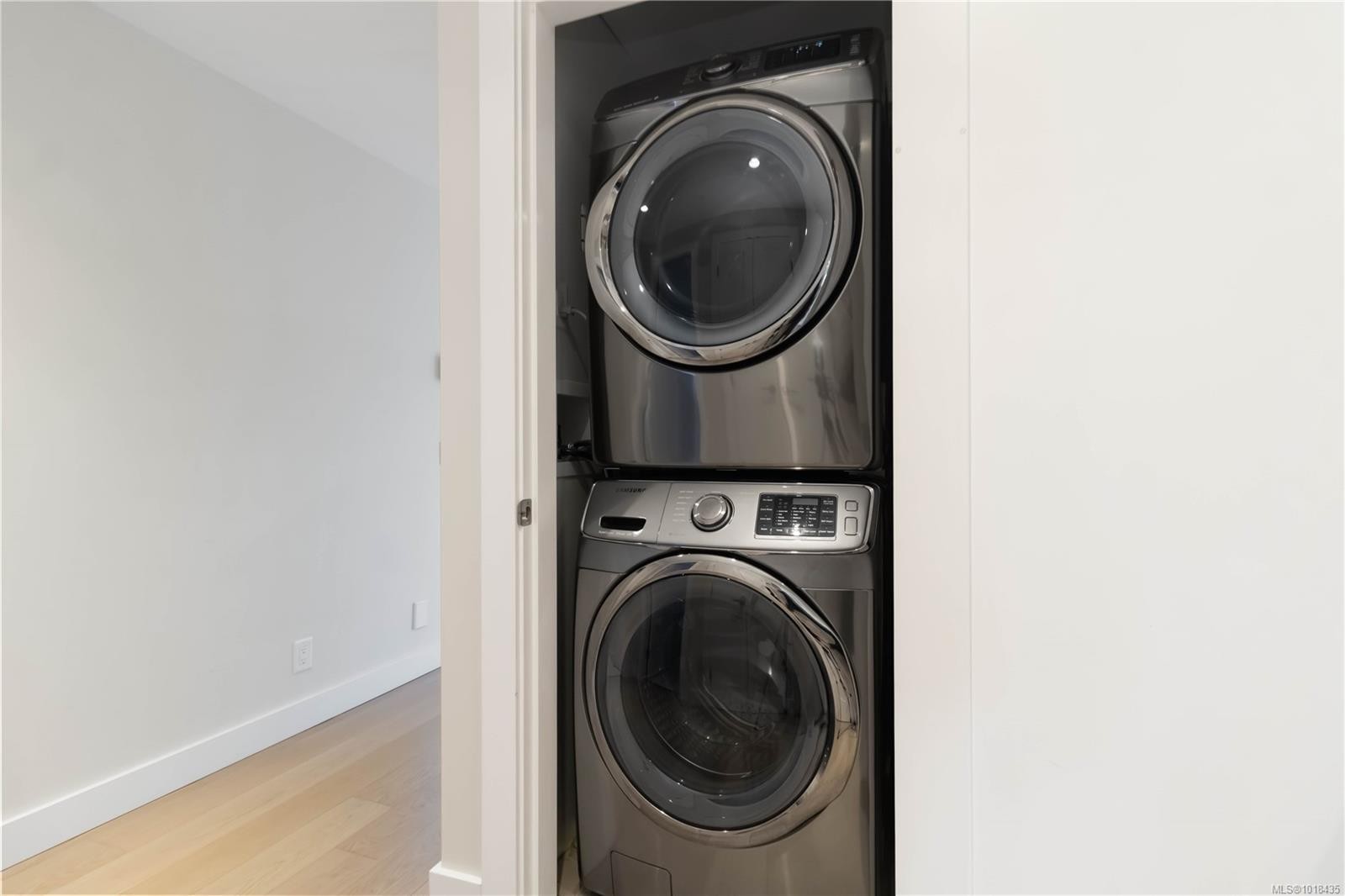 4882 Lochside Dr, Saanich, BC