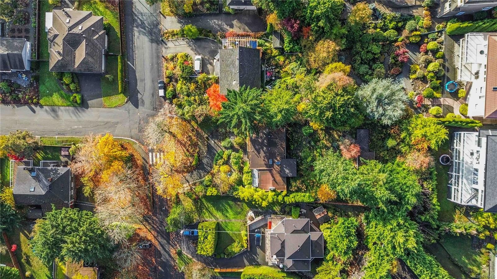 4882 Lochside Dr, Saanich, BC