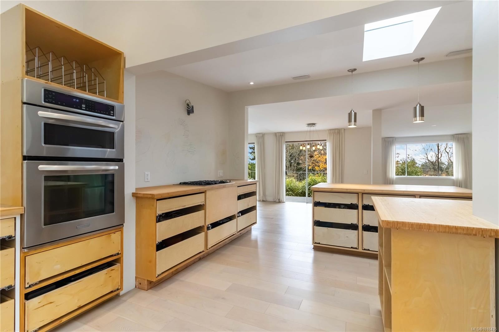 4882 Lochside Dr, Saanich, BC