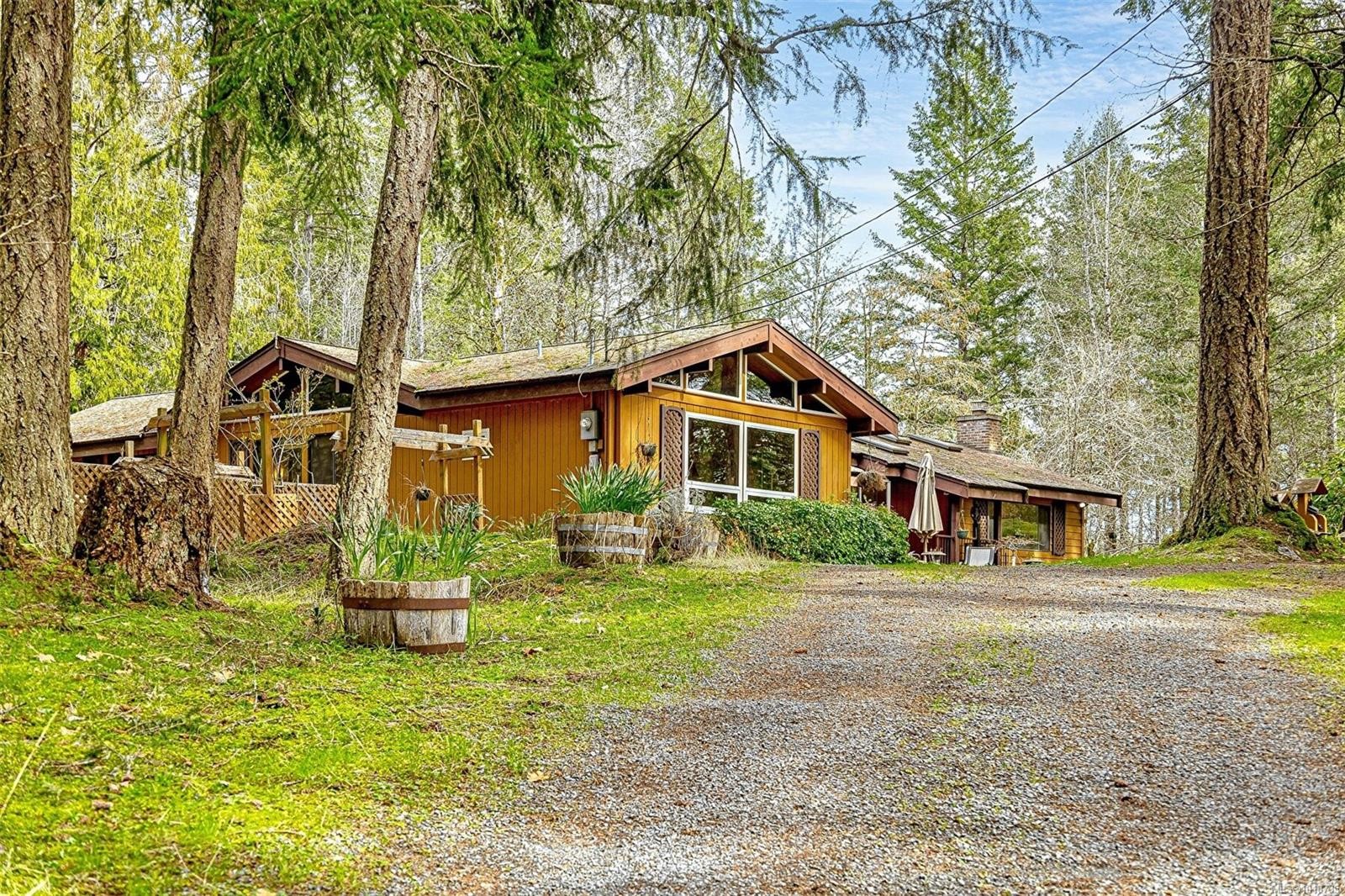 2298 Munn Rd, Highlands, BC