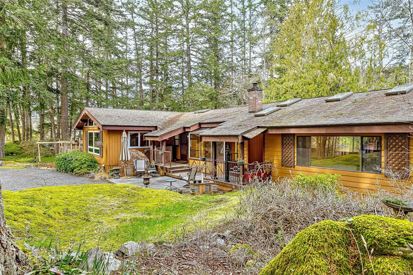 2298 Munn Rd, Highlands, BC