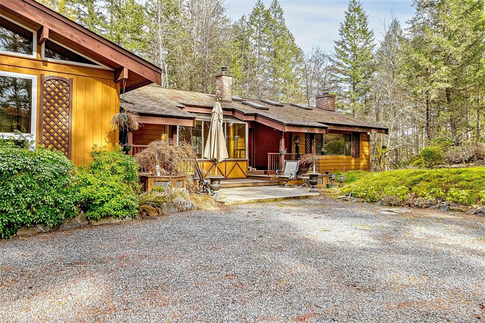 2298 Munn Rd, Highlands, BC