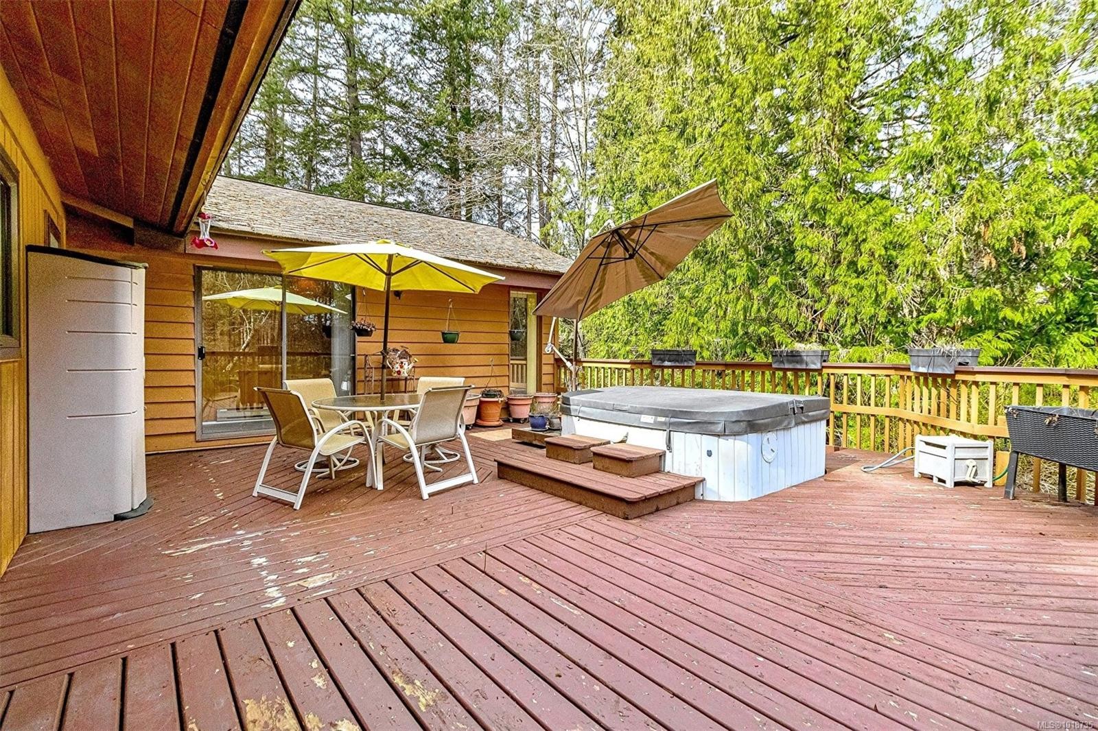 2298 Munn Rd, Highlands, BC