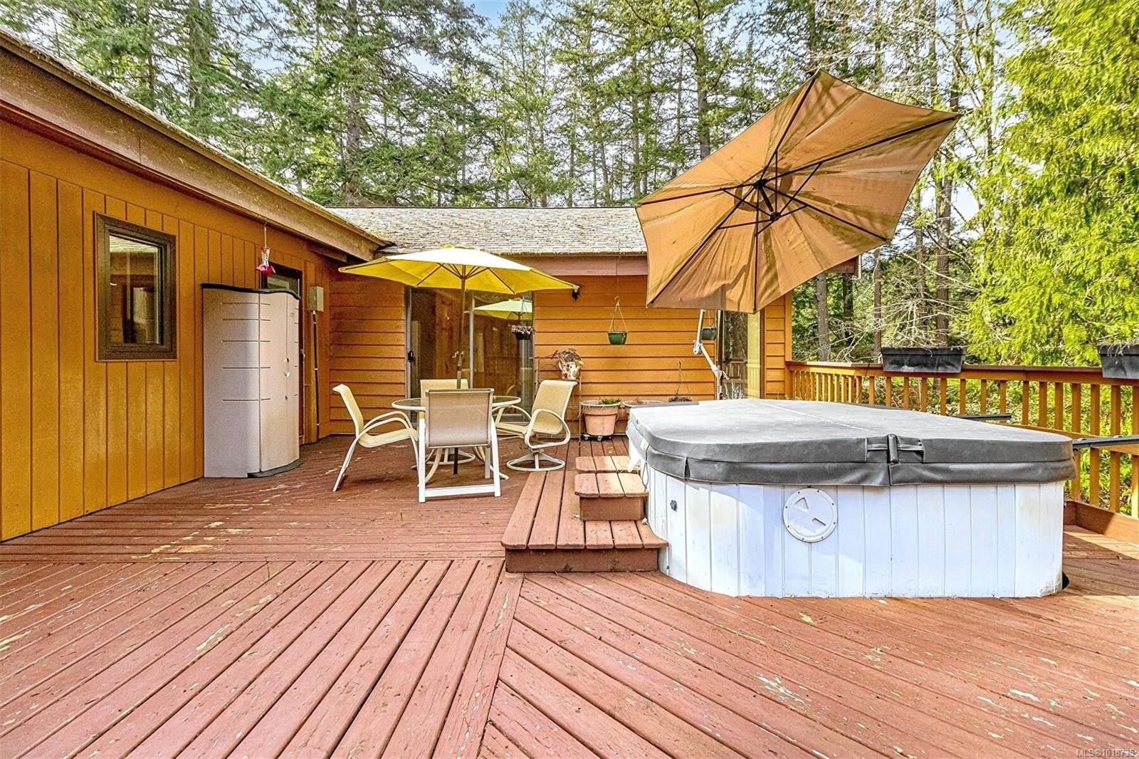 2298 Munn Rd, Highlands, BC