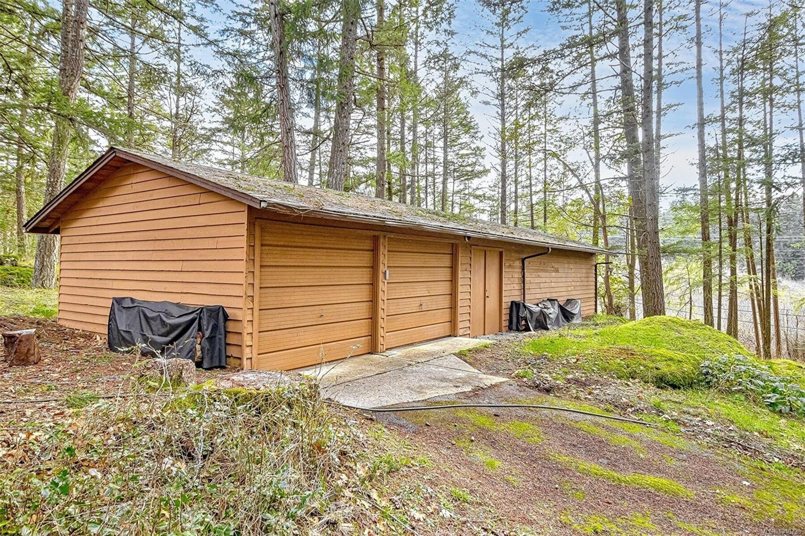 2298 Munn Rd, Highlands, BC