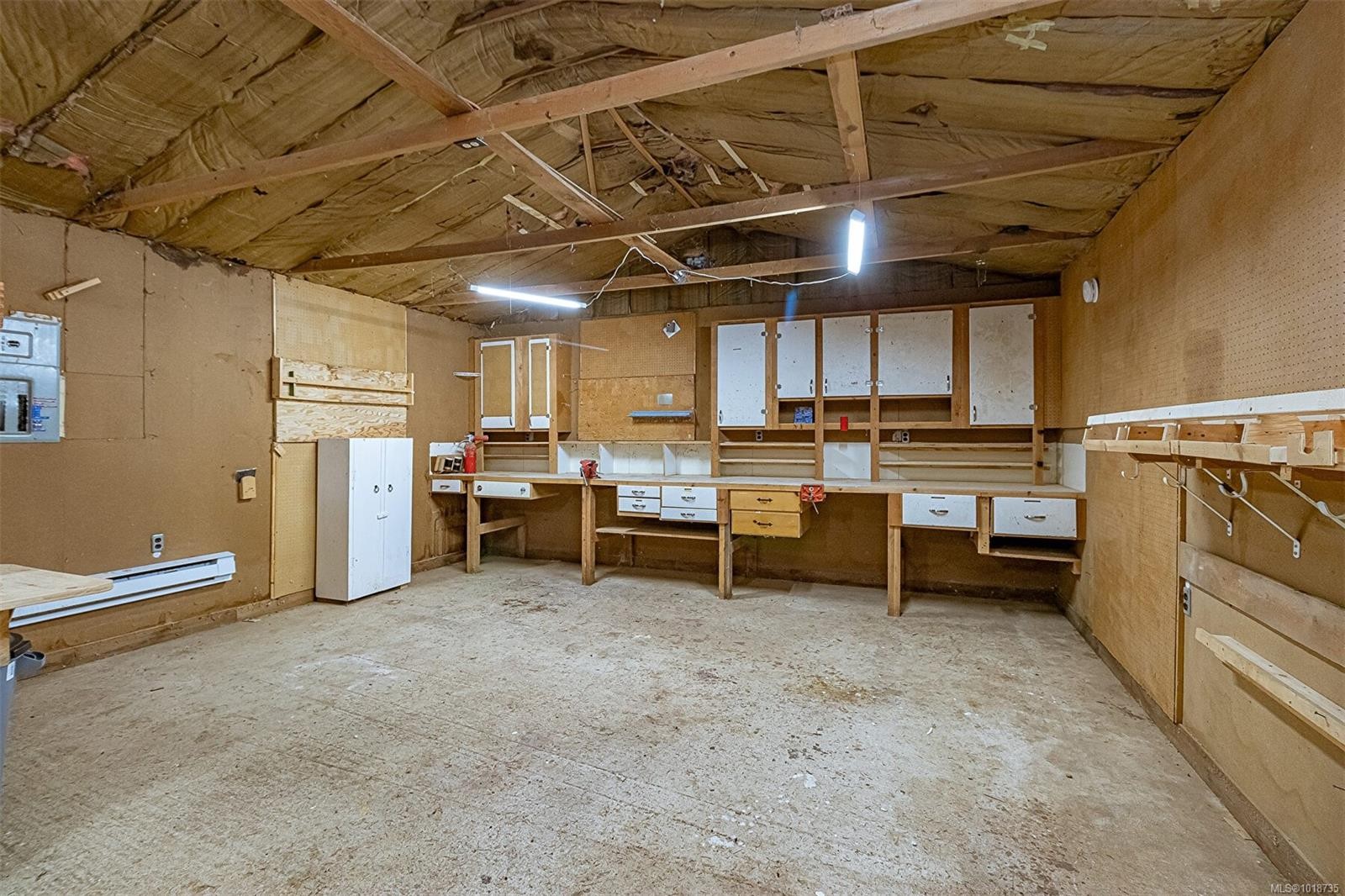 2298 Munn Rd, Highlands, BC