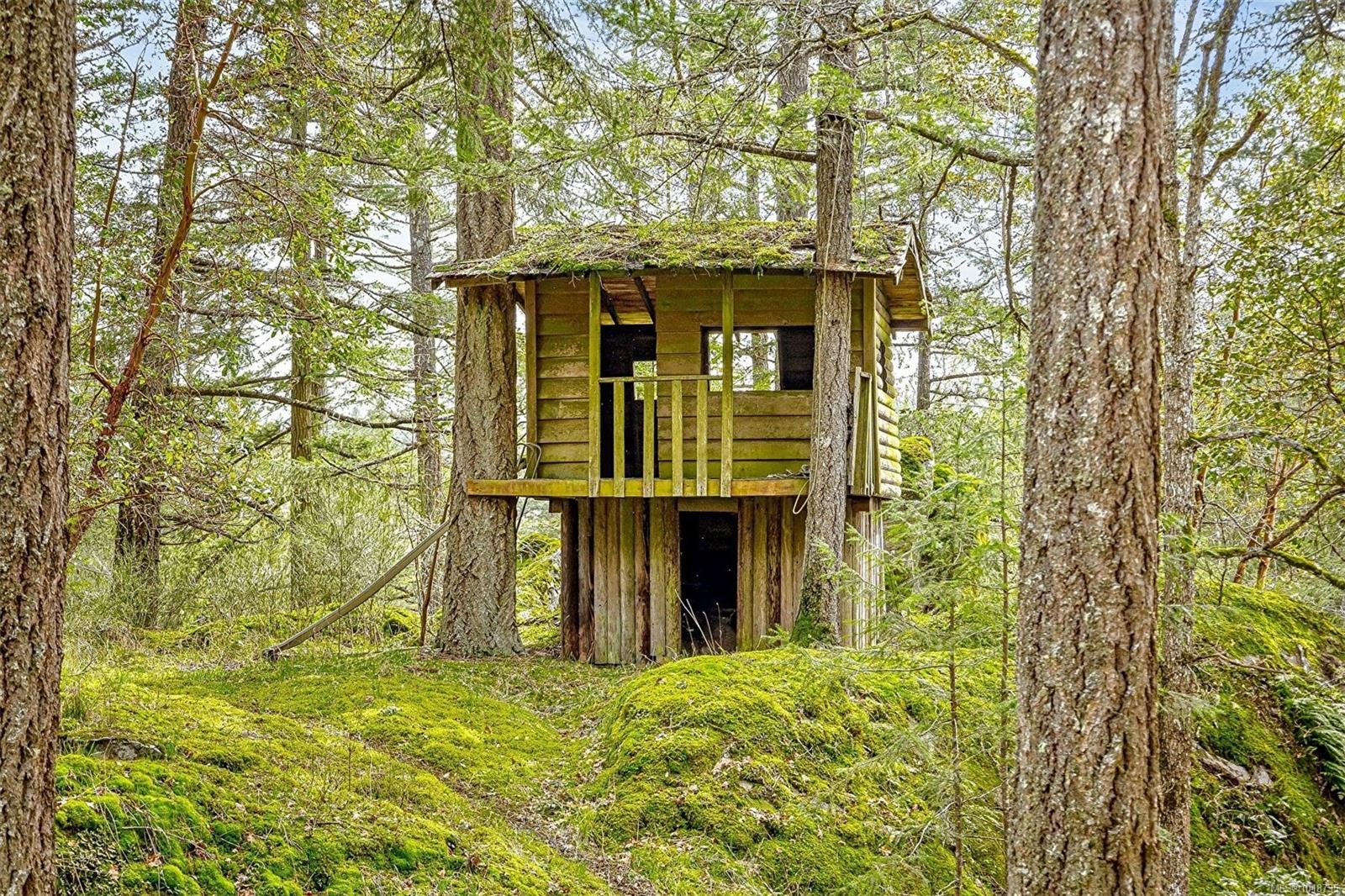 2298 Munn Rd, Highlands, BC