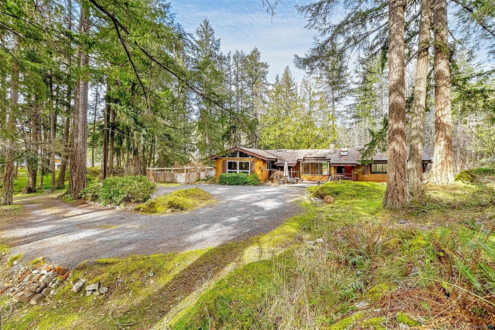 2298 Munn Rd, Highlands, BC