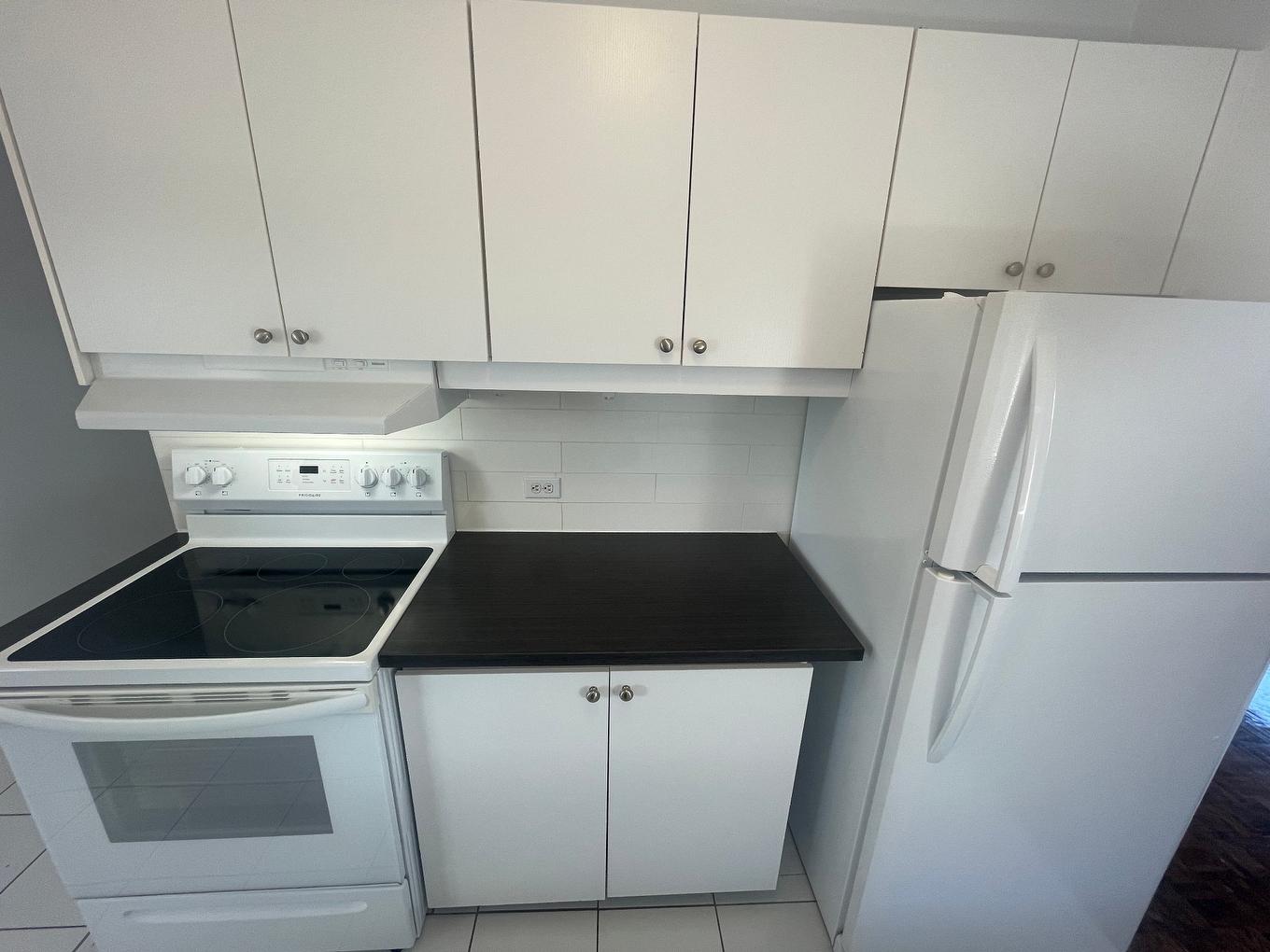 Cuisine - 1602-5150 Av. Macdonald, Côte-Saint-Luc, QC - Indoor