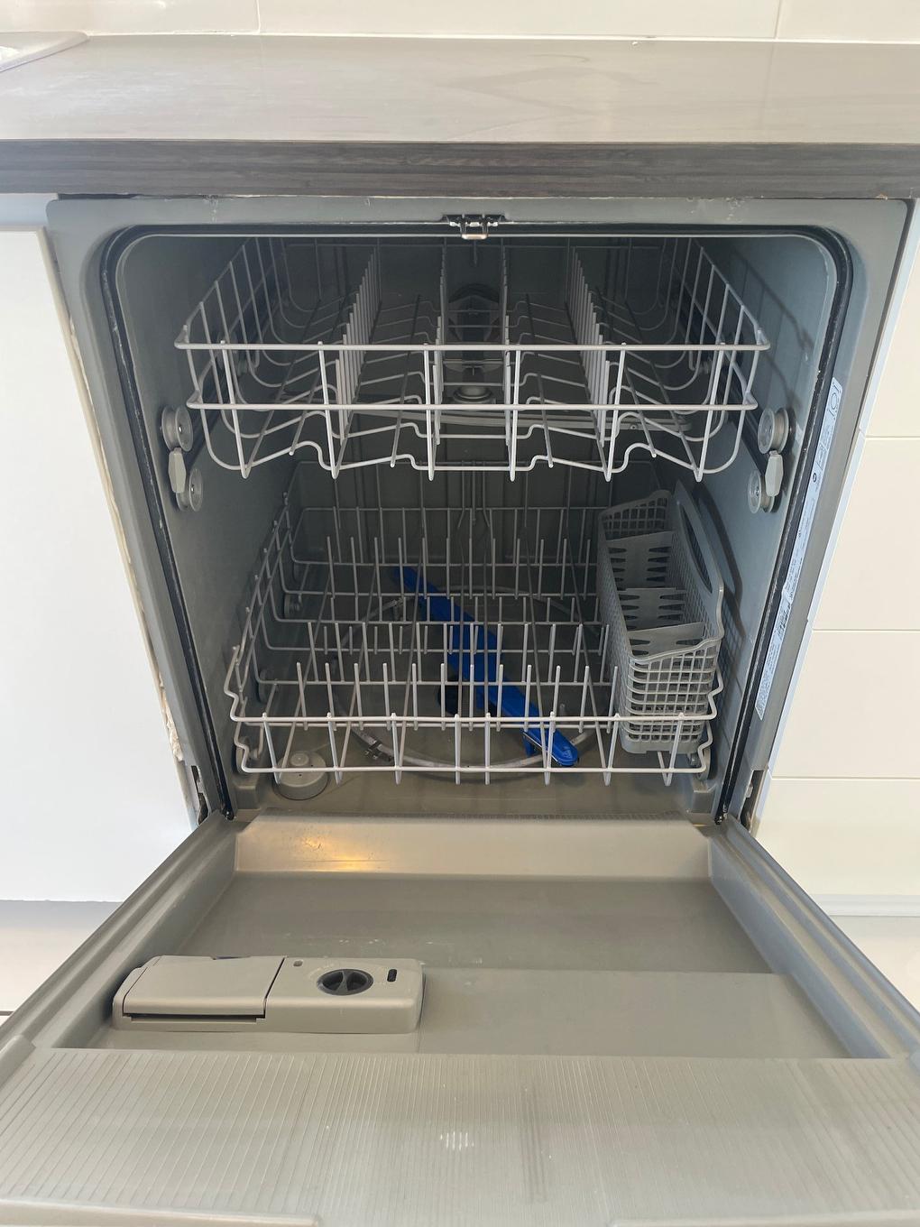 Cuisine - 1602-5150 Av. Macdonald, Côte-Saint-Luc, QC - Indoor