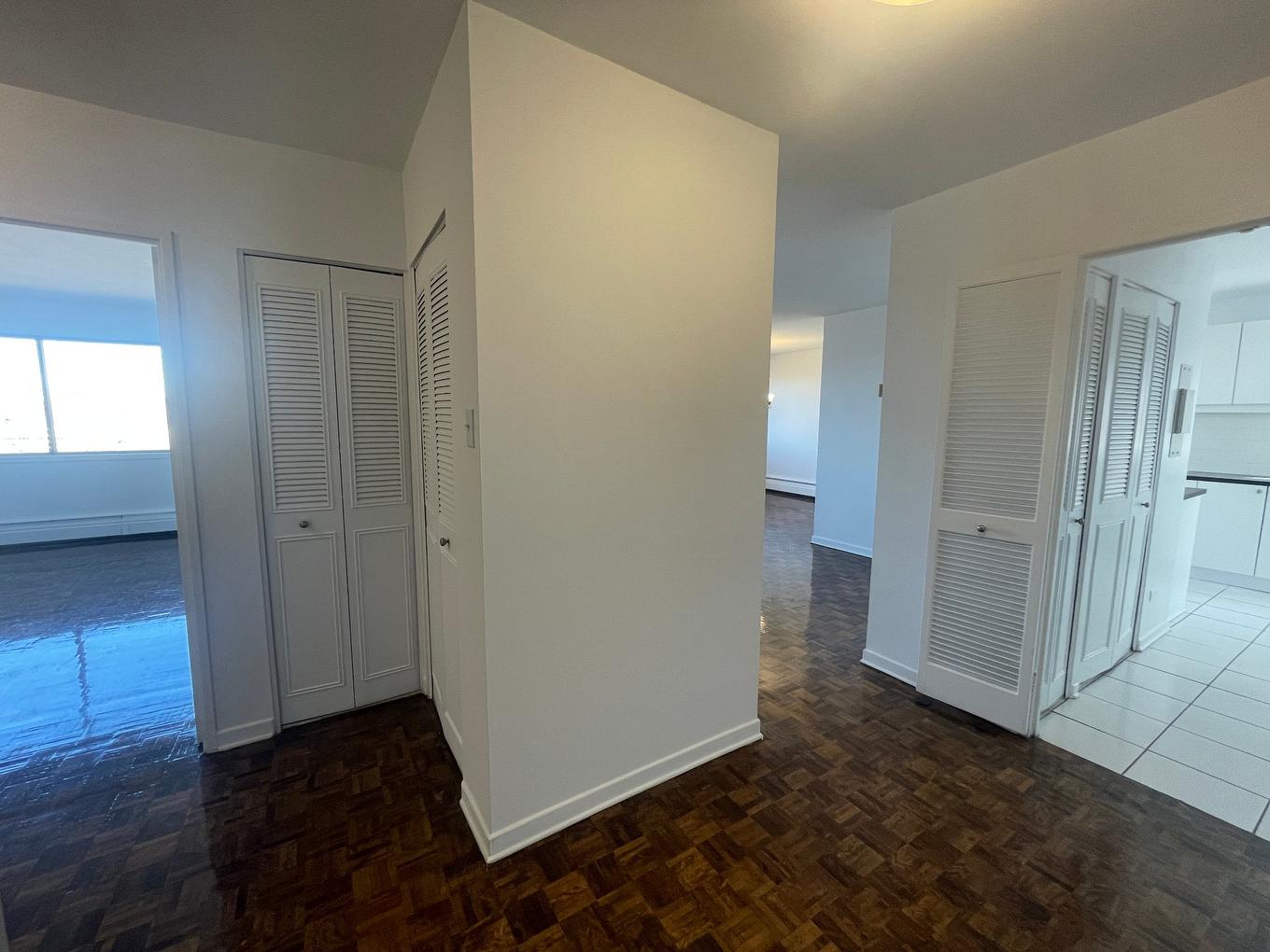 Hall d'entrée/Vestibule - 1602-5150 Av. Macdonald, Côte-Saint-Luc, QC - Indoor Photo Showing Other Room