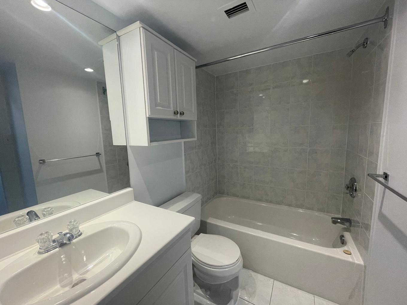 Salle de bains - 1602-5150 Av. Macdonald, Côte-Saint-Luc, QC - Indoor Photo Showing Bathroom