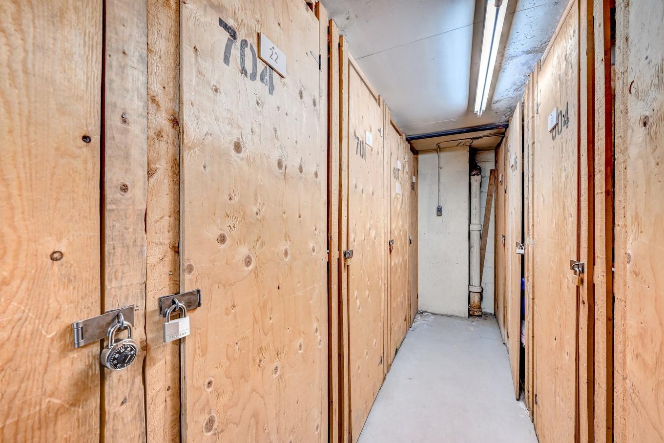 Rangement - 1602-5150 Av. Macdonald, Côte-Saint-Luc, QC - Indoor Photo Showing Other Room