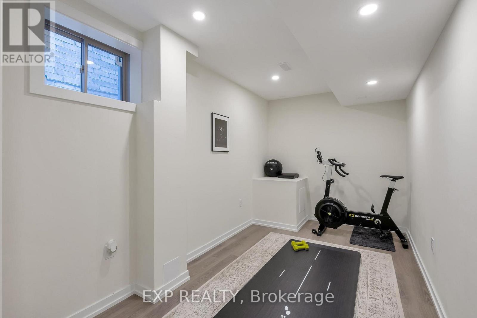 6 Sundin Drive, Haldimand, ON - Indoor Photo Showing Other Room