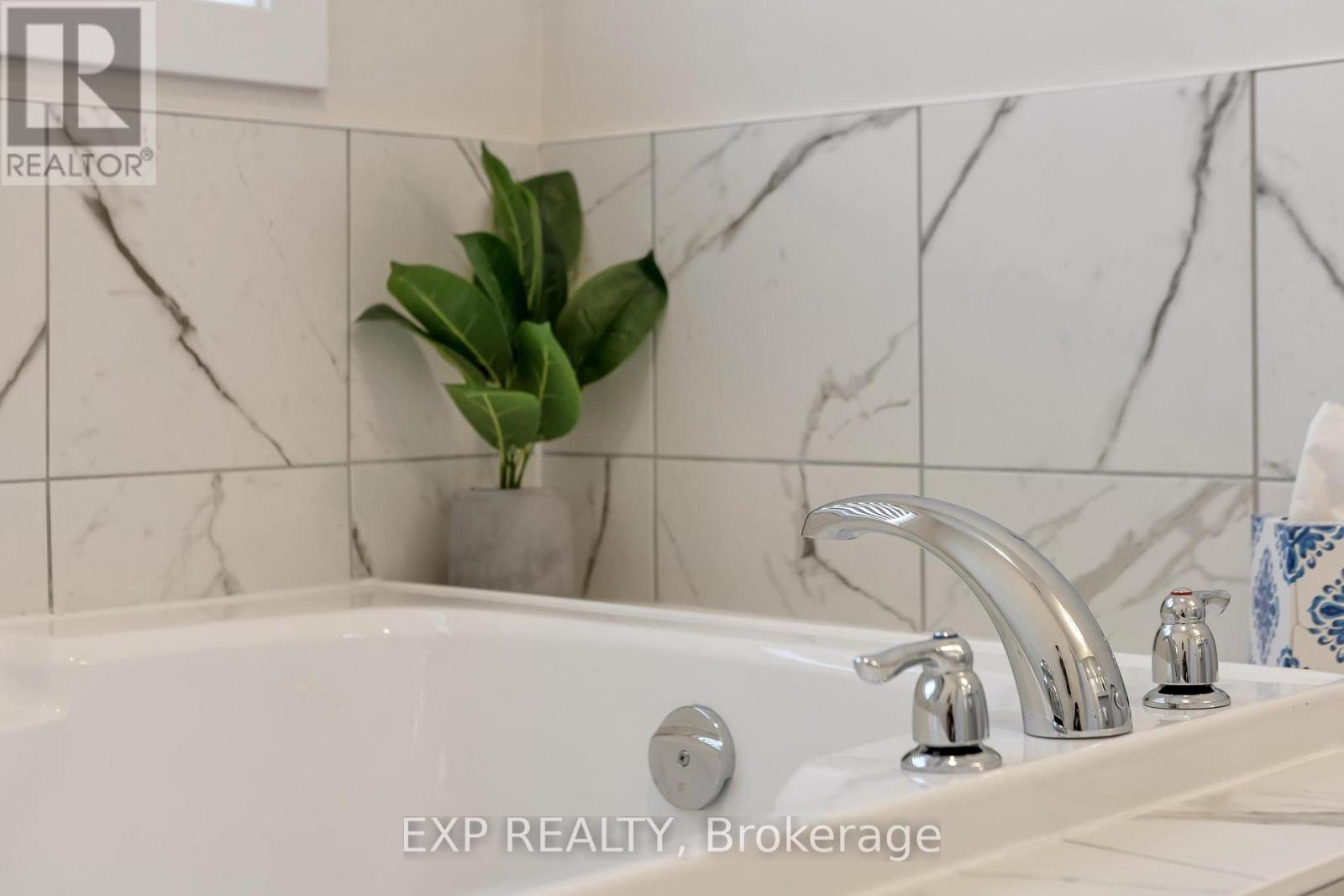 6 Sundin Drive, Haldimand, ON - Photo Showing Bathroom