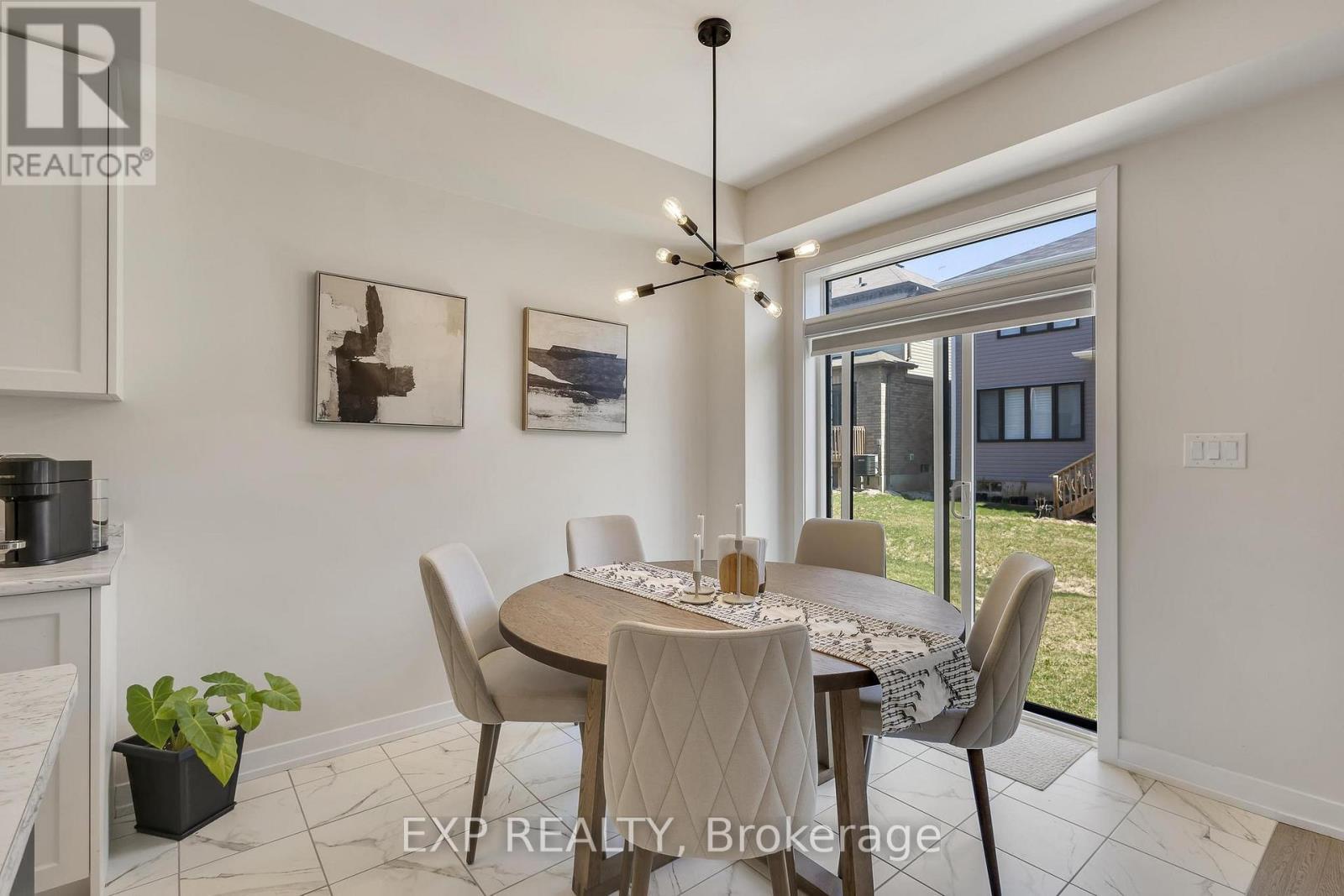 6 Sundin Drive, Haldimand, ON - Indoor Photo Showing Dining Room