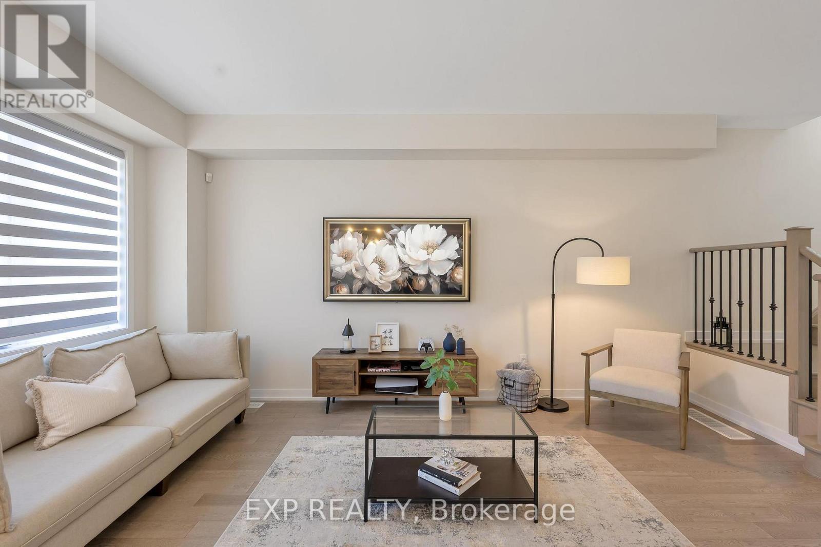 6 Sundin Drive, Haldimand, ON - Indoor Photo Showing Living Room
