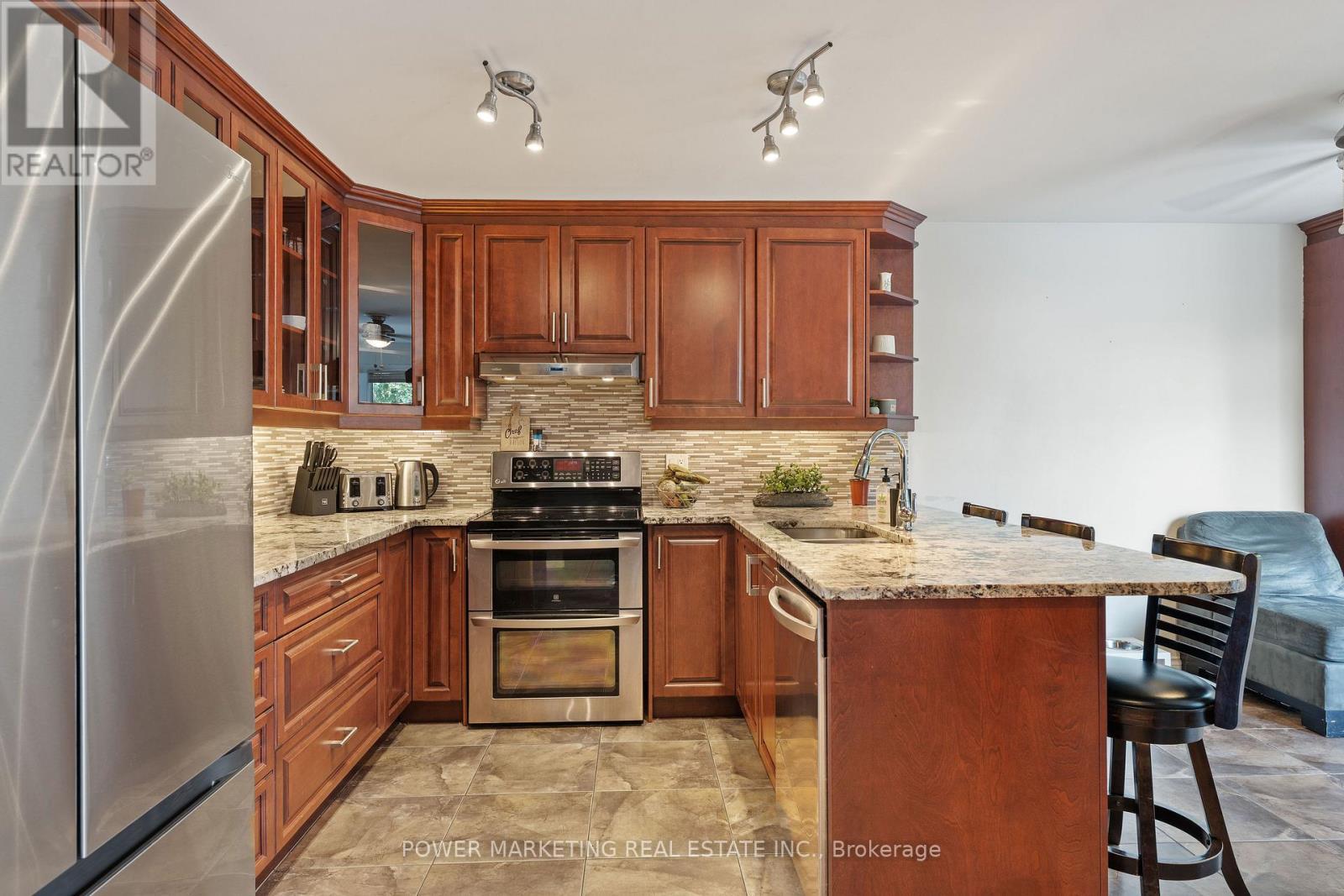 1809 Chopin Place, Ottawa, ON - Indoor Photo Showing Kitchen