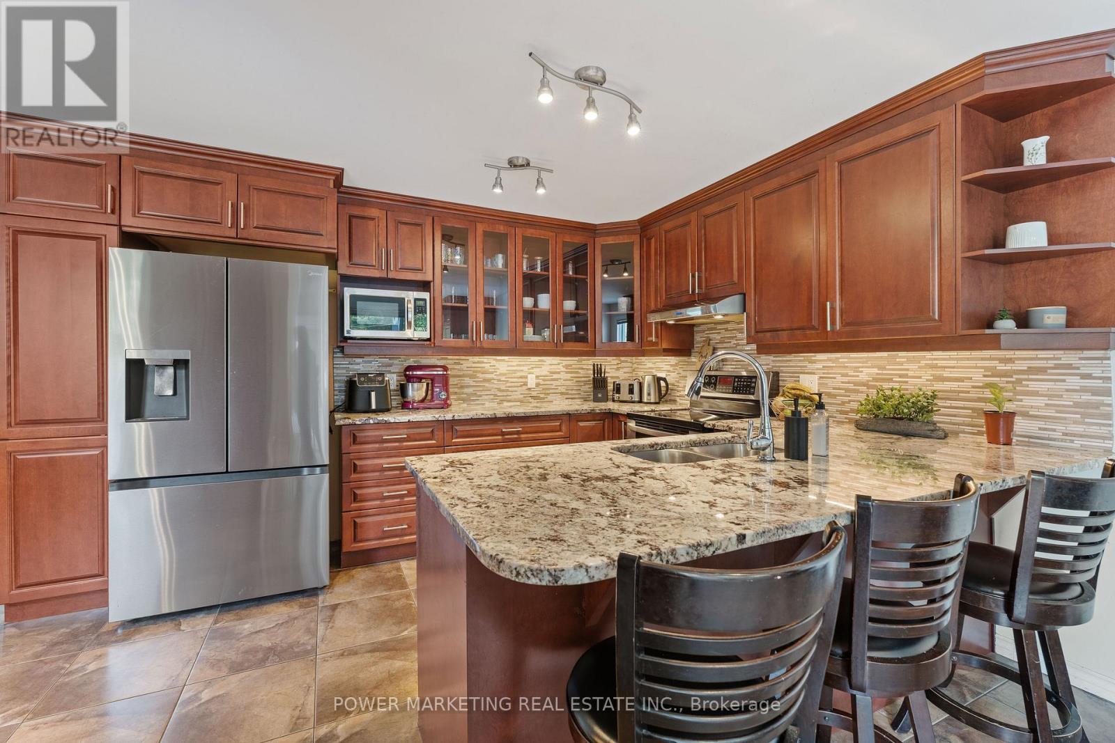 1809 Chopin Place, Ottawa, ON - Indoor Photo Showing Kitchen With Double Sink