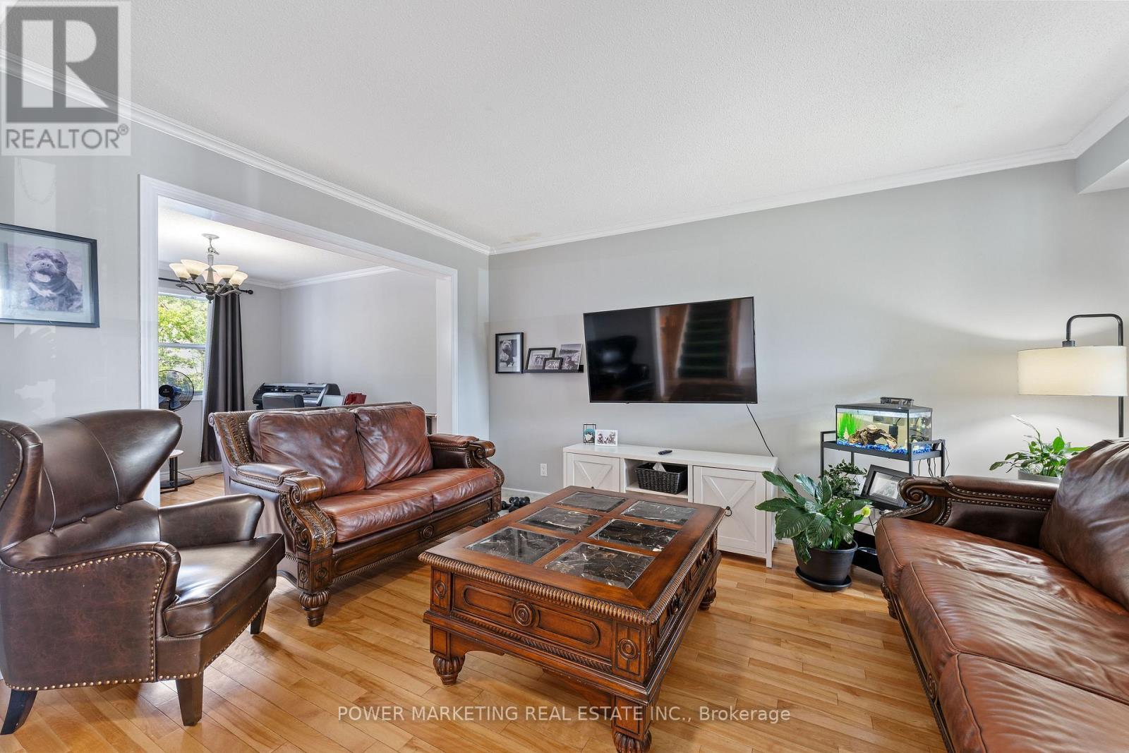 1809 Chopin Place, Ottawa, ON - Indoor Photo Showing Living Room