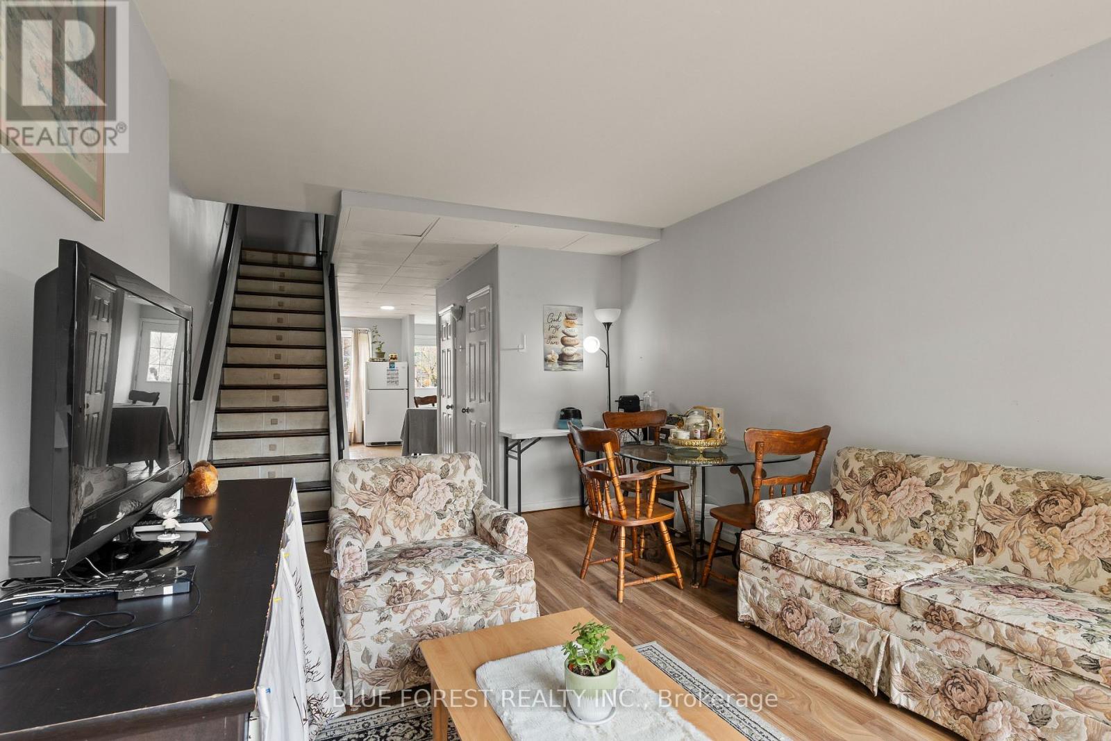 63 Arbour Glen Crescent, London East (East A), ON - Indoor Photo Showing Living Room
