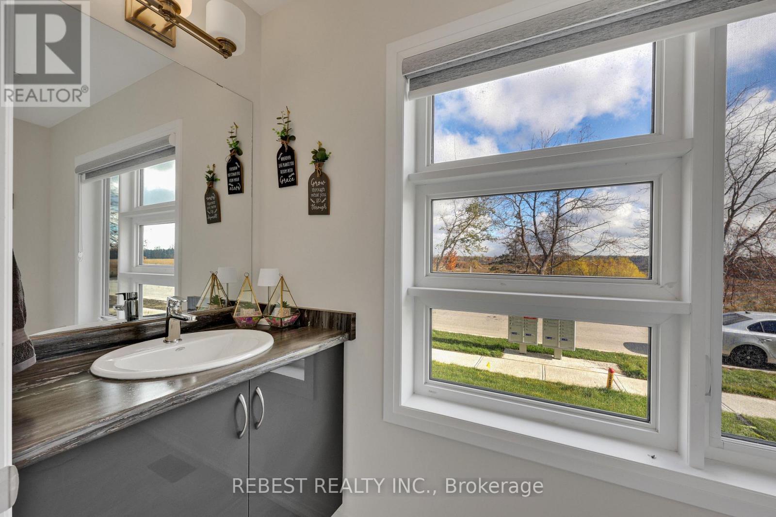 130 Hitchman Street, Brant, ON - Indoor Photo Showing Bathroom