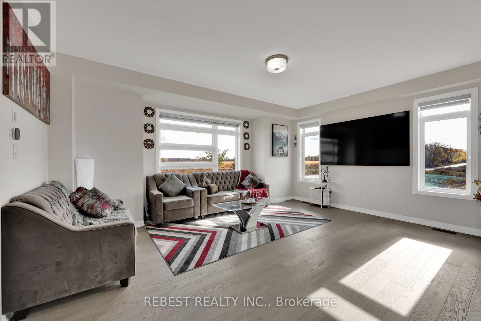 130 Hitchman Street, Brant, ON - Indoor Photo Showing Living Room