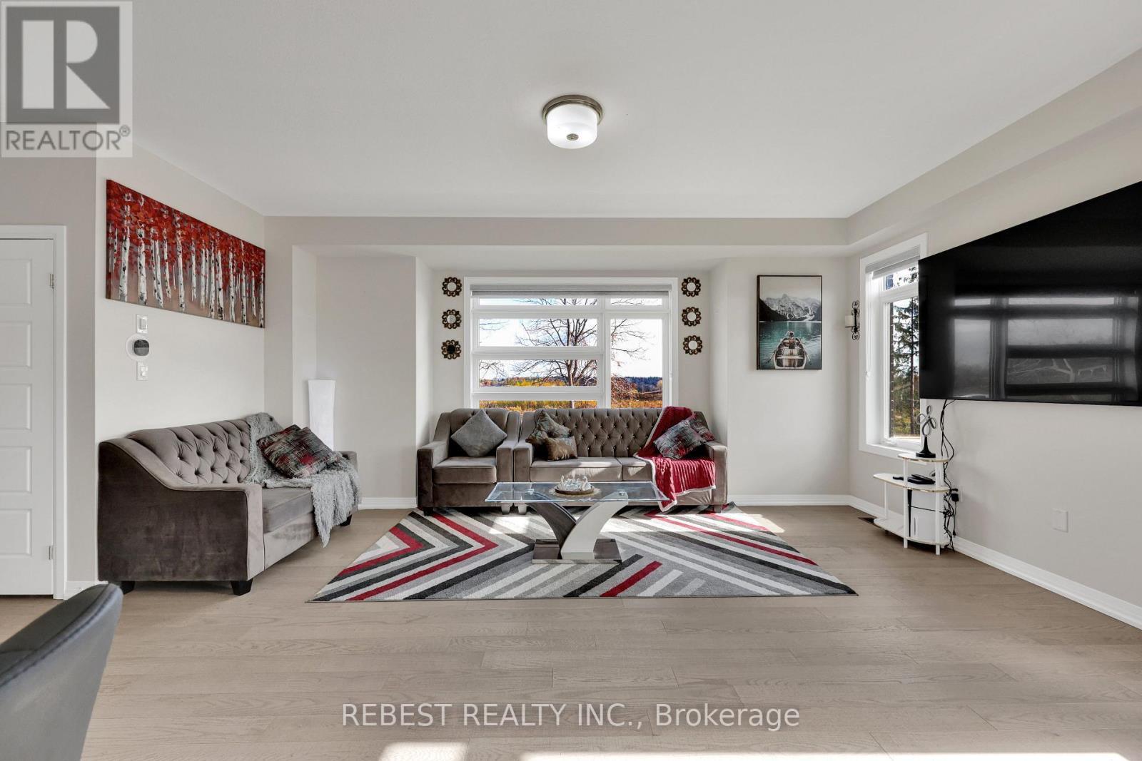 130 Hitchman Street, Brant, ON - Indoor Photo Showing Living Room