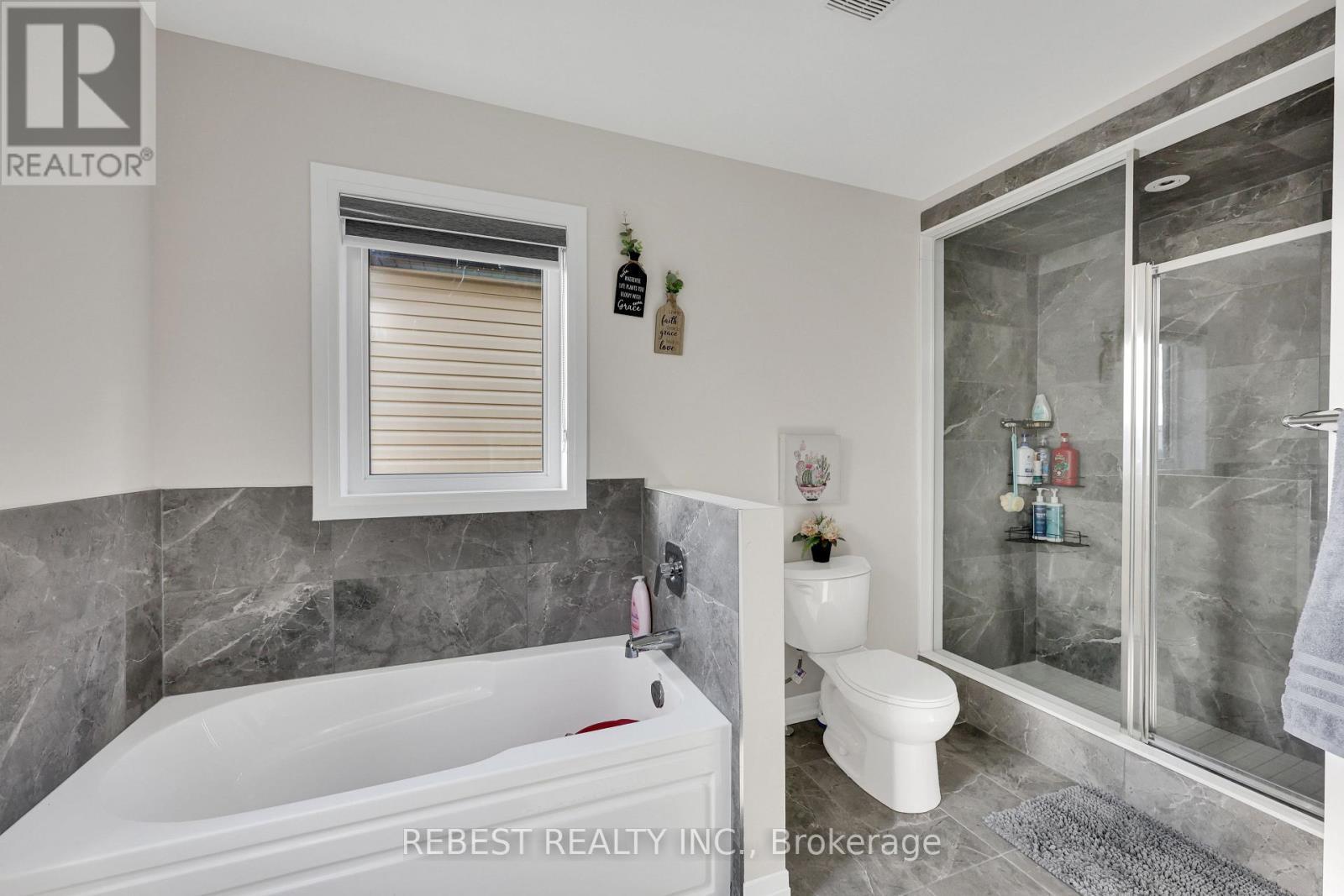 130 Hitchman Street, Brant, ON - Indoor Photo Showing Bathroom