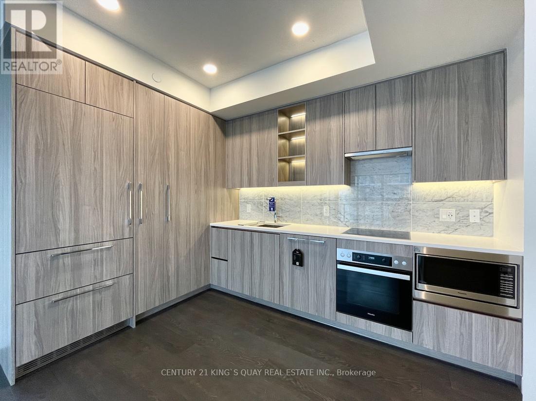 1209 - 85 Mcmahon Drive, Toronto, ON - Indoor Photo Showing Kitchen With Upgraded Kitchen