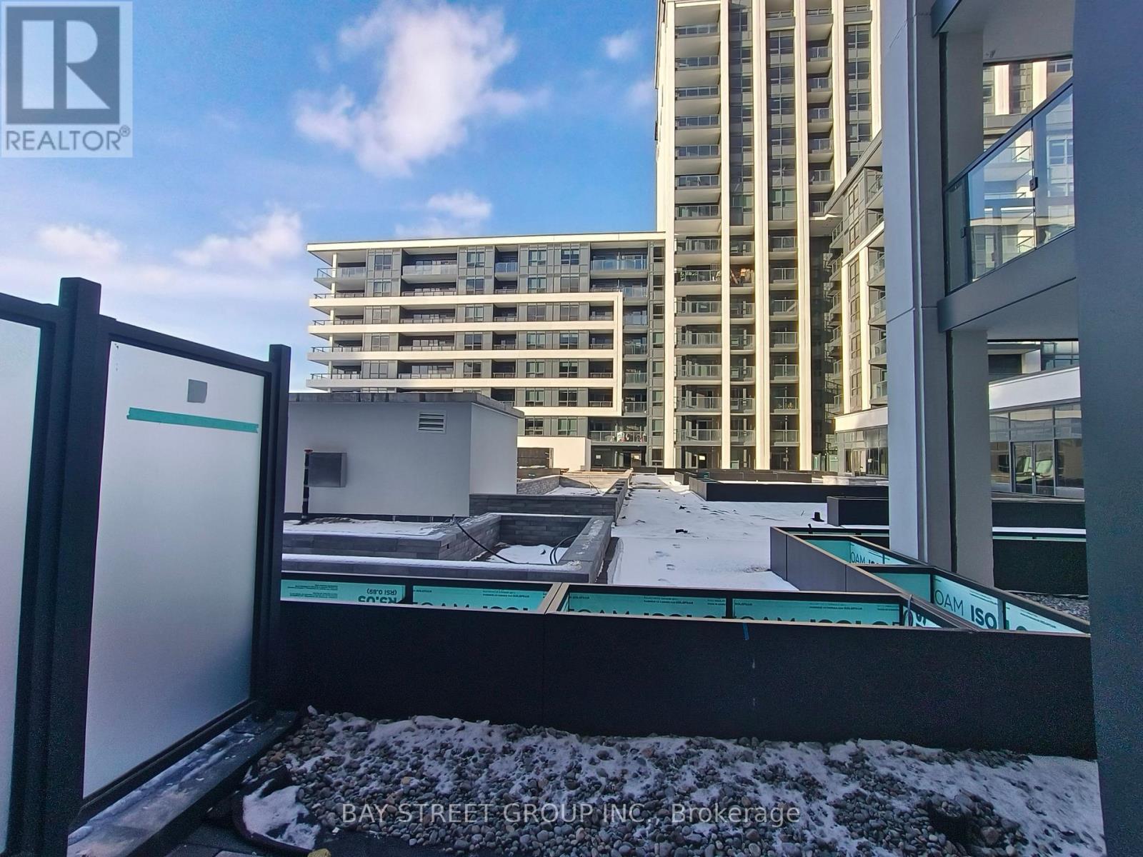 303 - 8 Cedarland Drive, Markham, ON - Outdoor