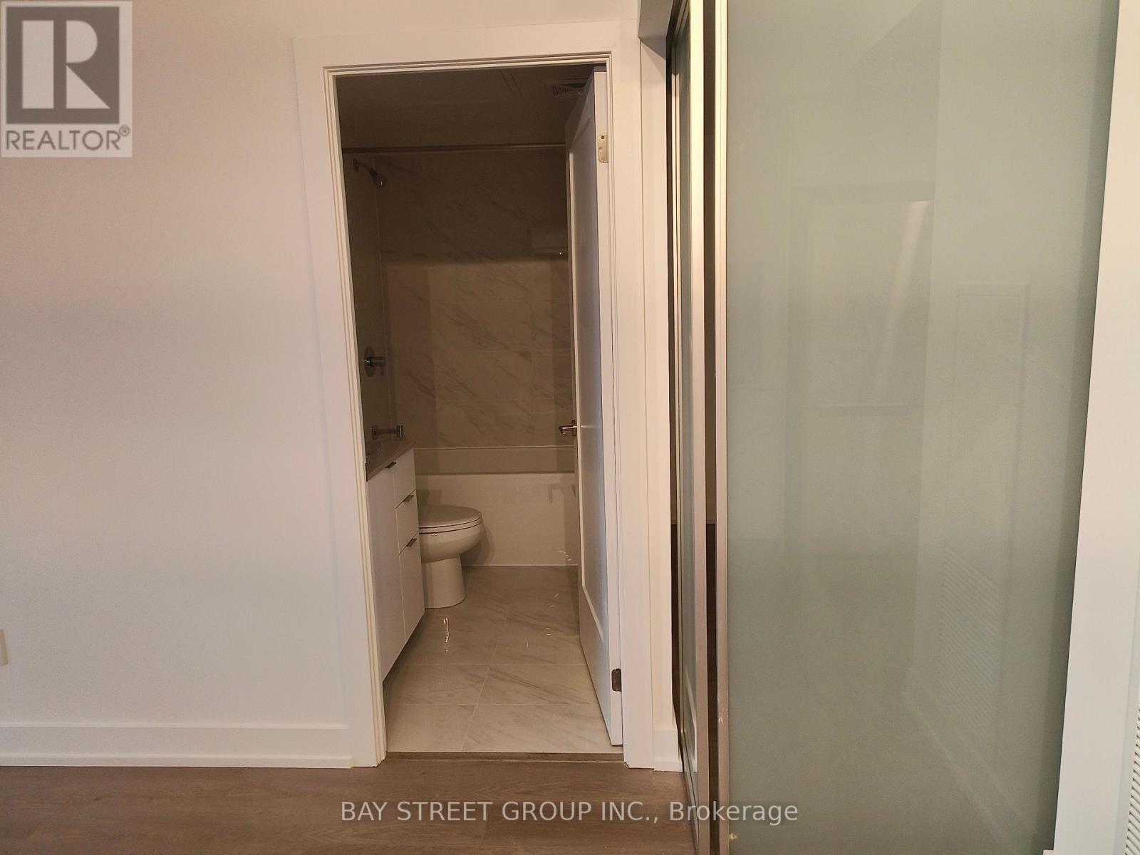 303 - 8 Cedarland Drive, Markham, ON - Indoor Photo Showing Bathroom