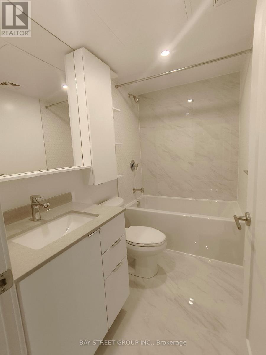 303 - 8 Cedarland Drive, Markham, ON - Indoor Photo Showing Bathroom