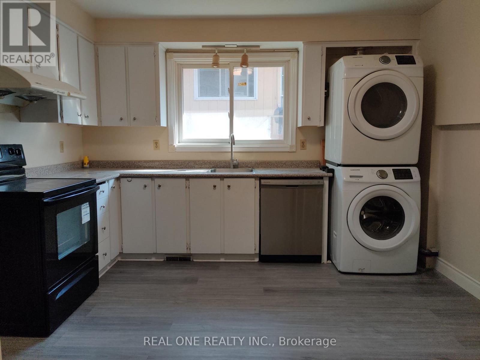 Upper - 93 Southdale Drive, Markham, ON - Indoor Photo Showing Laundry Room