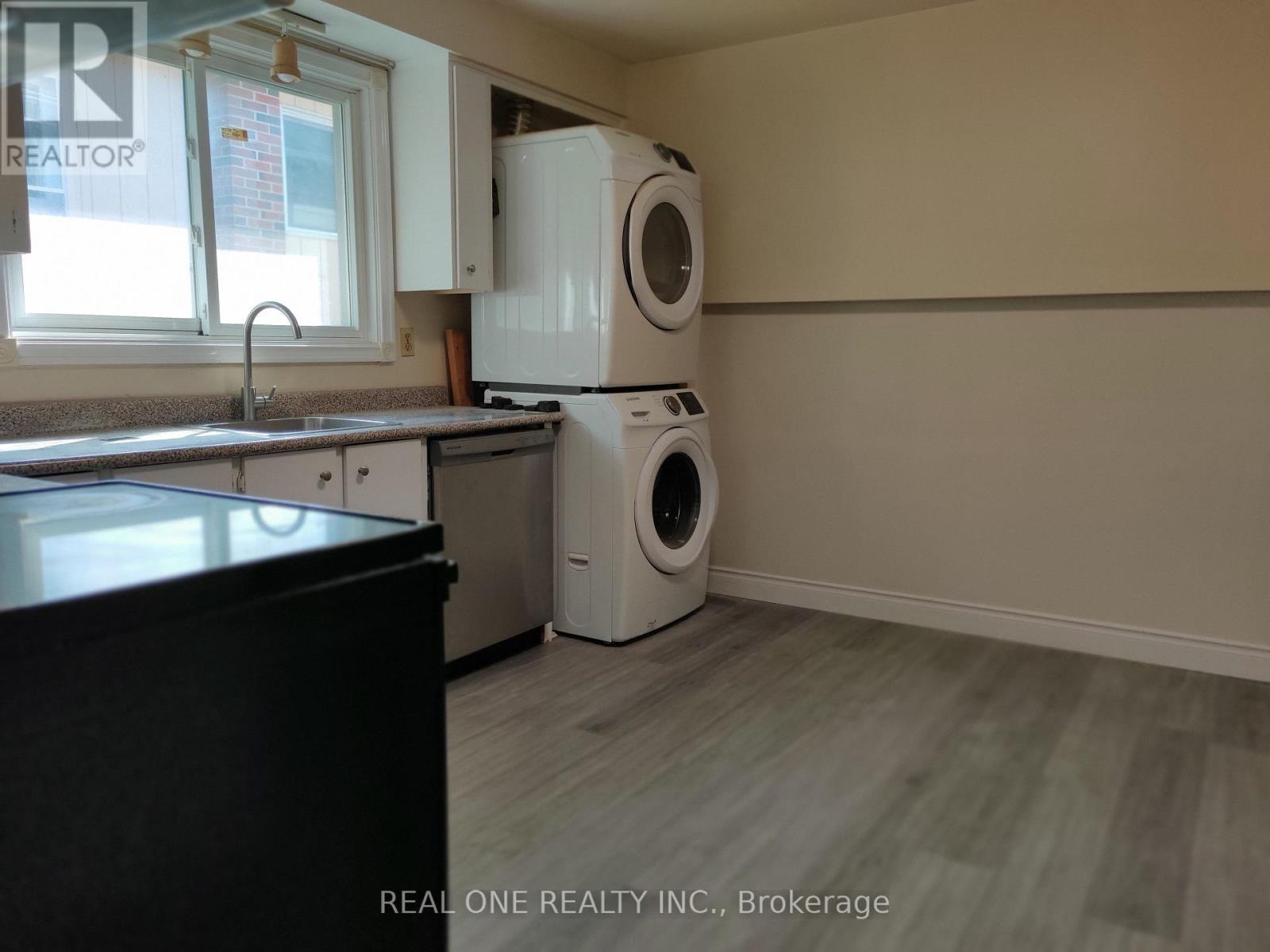 Upper - 93 Southdale Drive, Markham, ON - Indoor Photo Showing Laundry Room