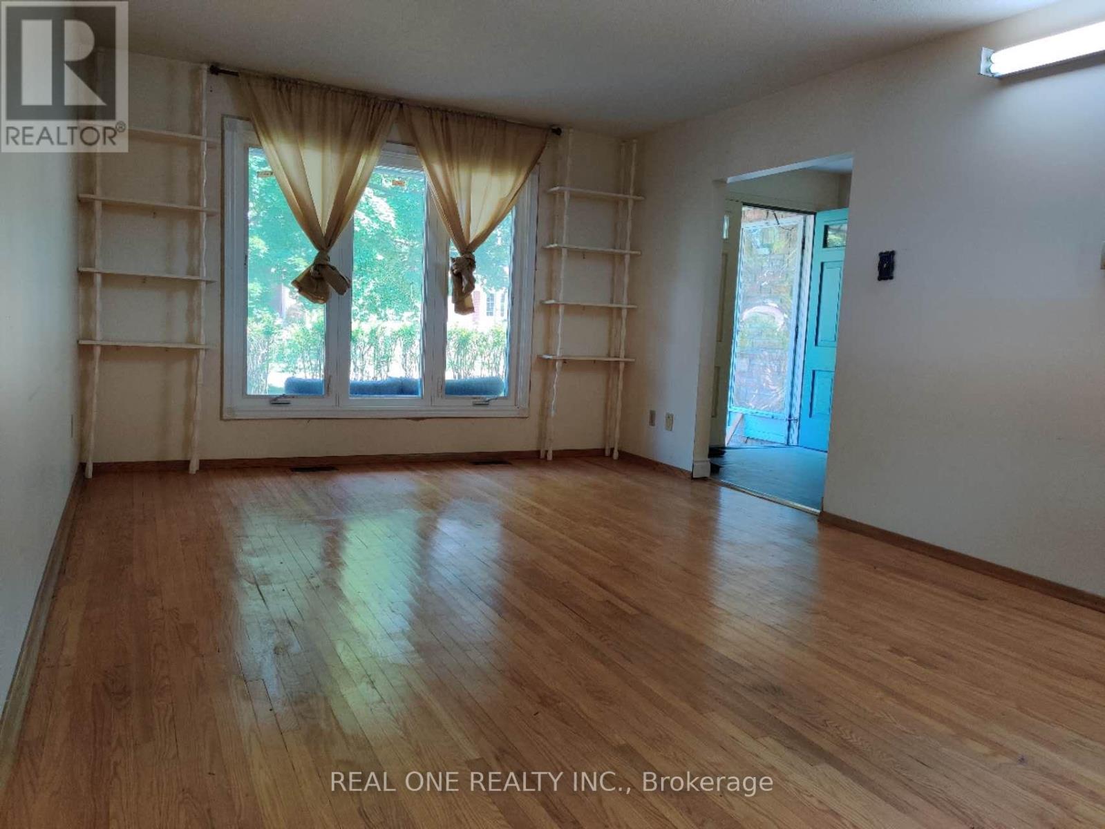 Upper - 93 Southdale Drive, Markham, ON - Indoor Photo Showing Other Room