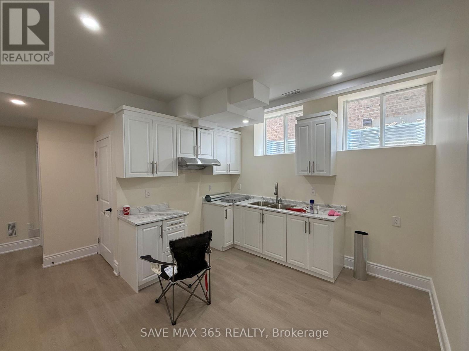 46 James Walker Avenue, Caledon, ON - Indoor Photo Showing Kitchen With Double Sink