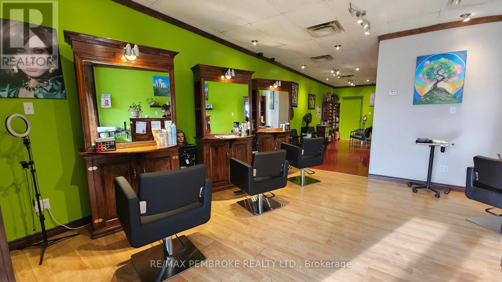 Modern updated furniture - C - 3468 Petawawa Boulevard, Petawawa, ON