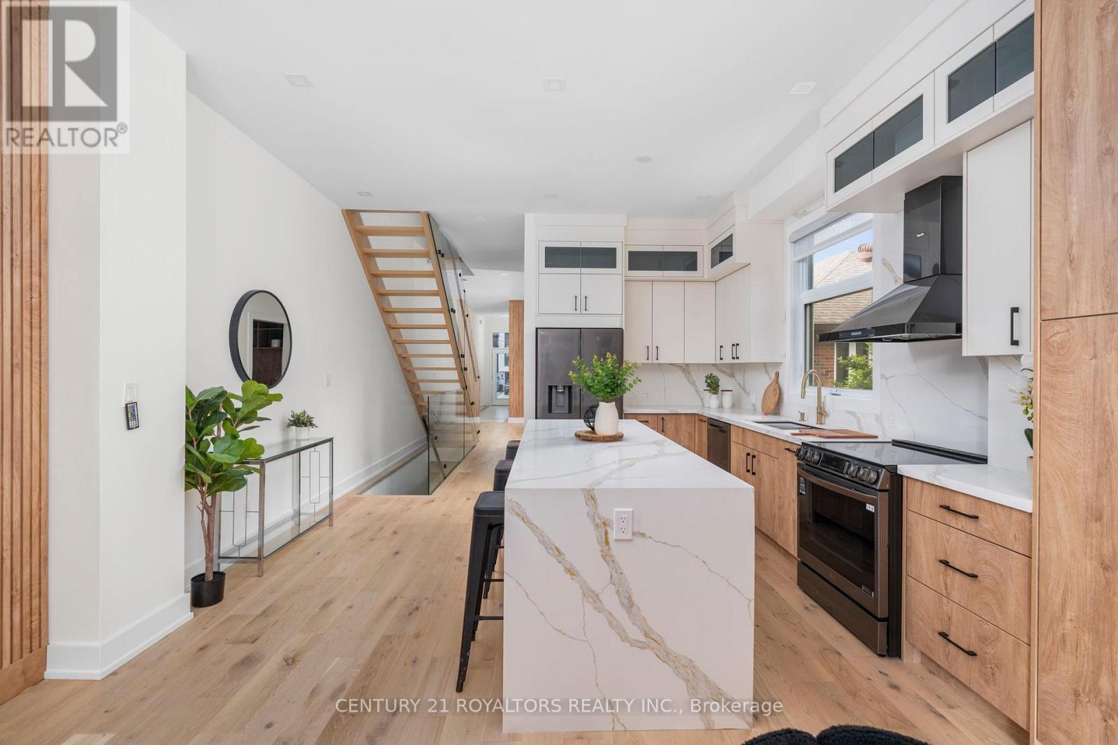 5B Pine Avenue N, Mississauga, ON - Indoor Photo Showing Kitchen