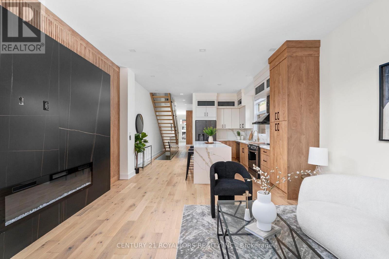 5B Pine Avenue N, Mississauga, ON - Indoor