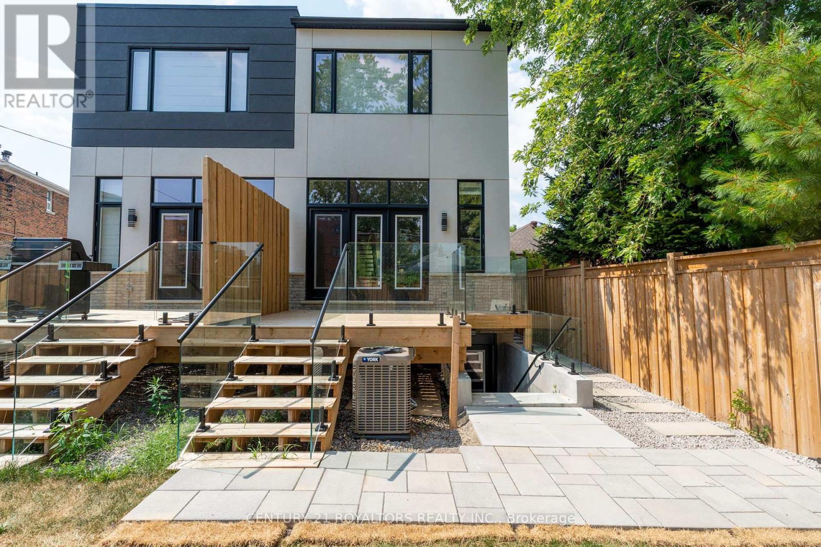 5B Pine Avenue N, Mississauga, ON - Outdoor