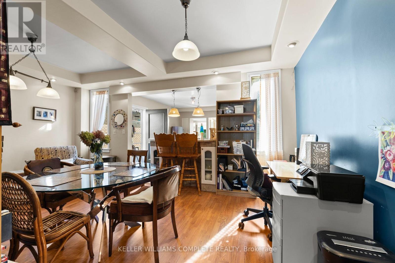 25 Chatham Street, Hamilton, ON - Indoor Photo Showing Dining Room