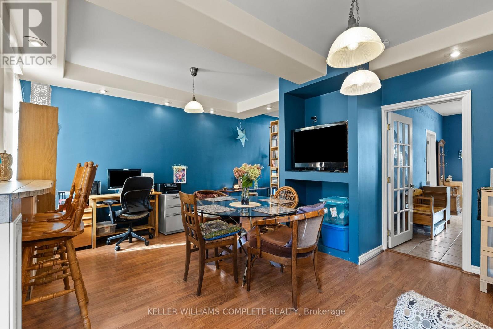 25 Chatham Street, Hamilton, ON - Indoor Photo Showing Dining Room