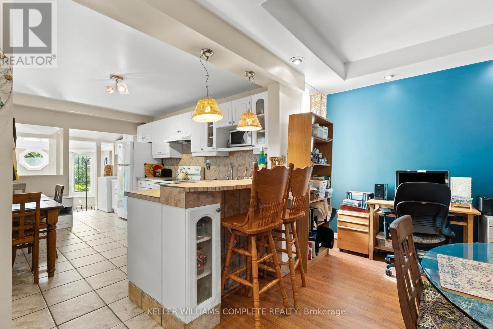25 Chatham Street, Hamilton, ON - Indoor Photo Showing Dining Room