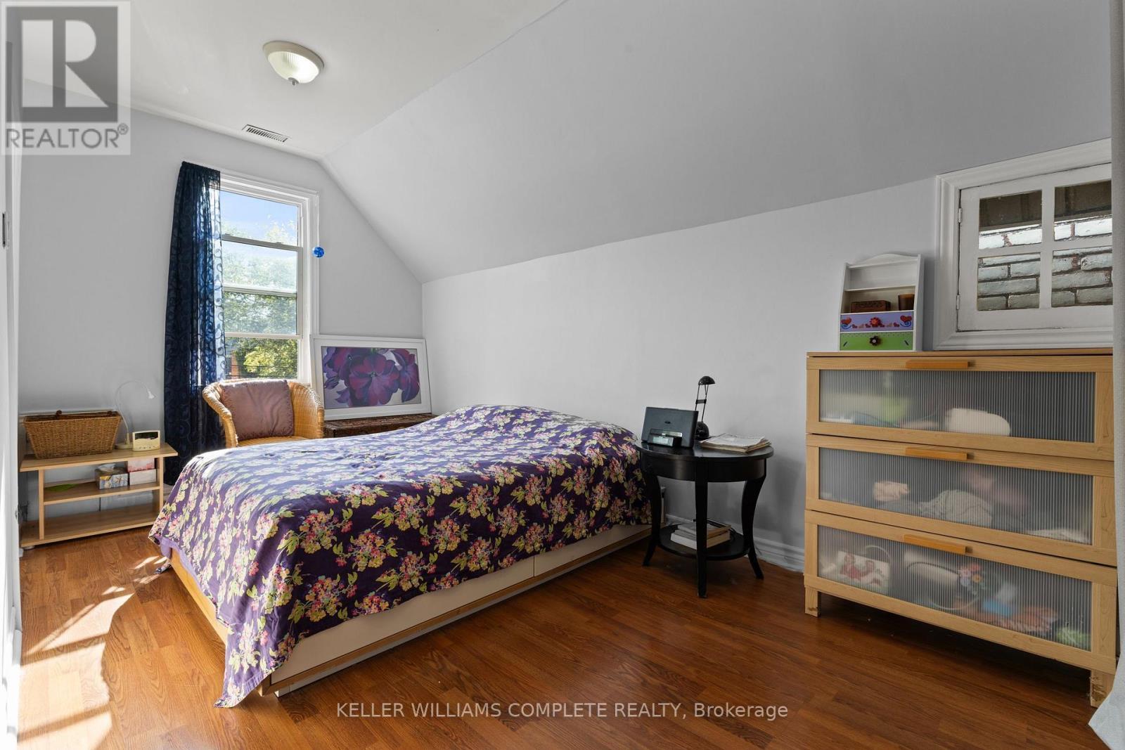 25 Chatham Street, Hamilton, ON - Indoor Photo Showing Bedroom