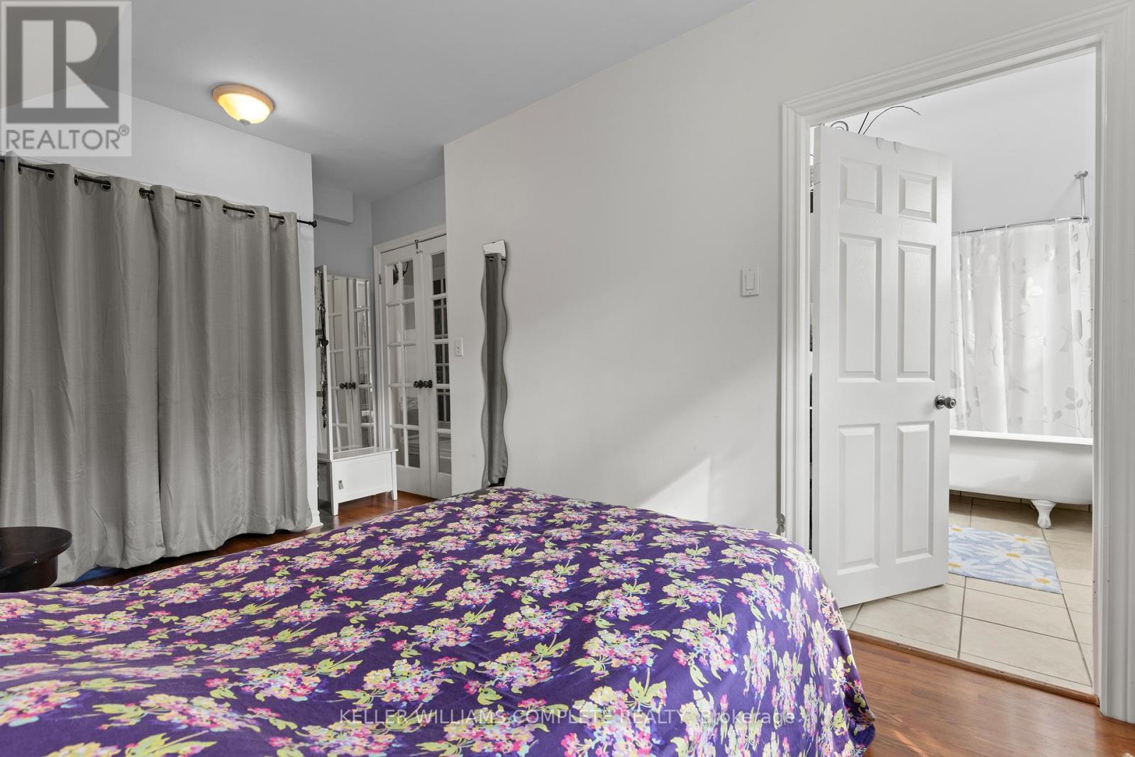 25 Chatham Street, Hamilton, ON - Indoor Photo Showing Bedroom