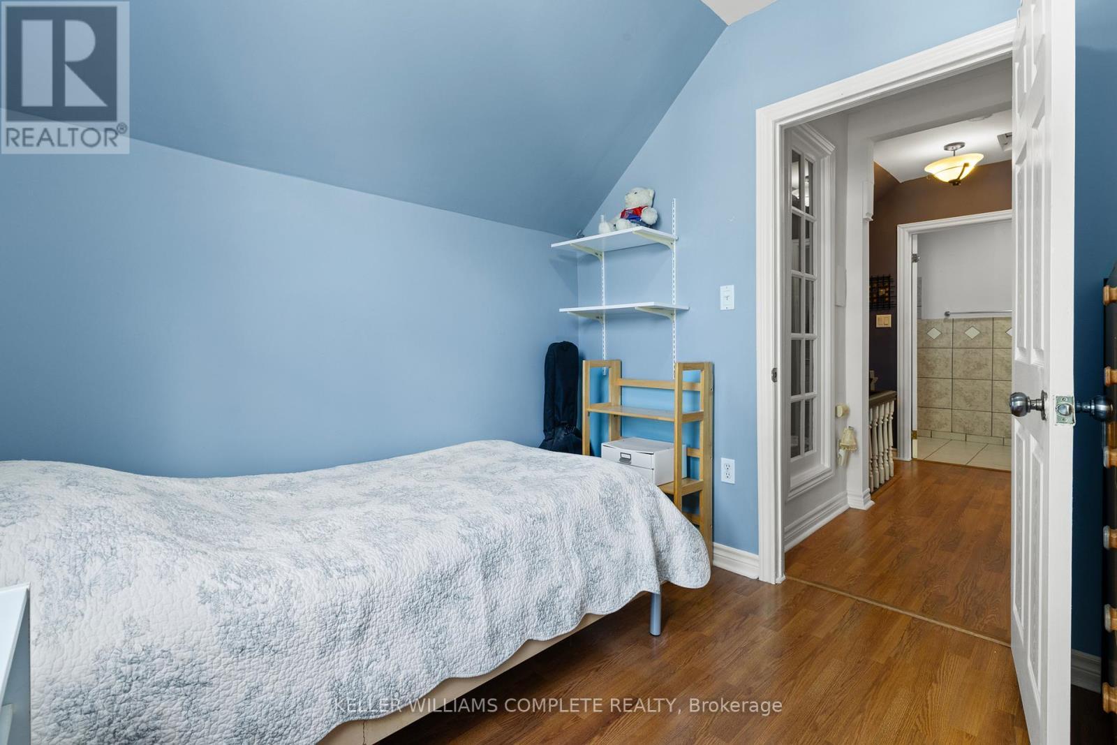 25 Chatham Street, Hamilton, ON - Indoor Photo Showing Bedroom
