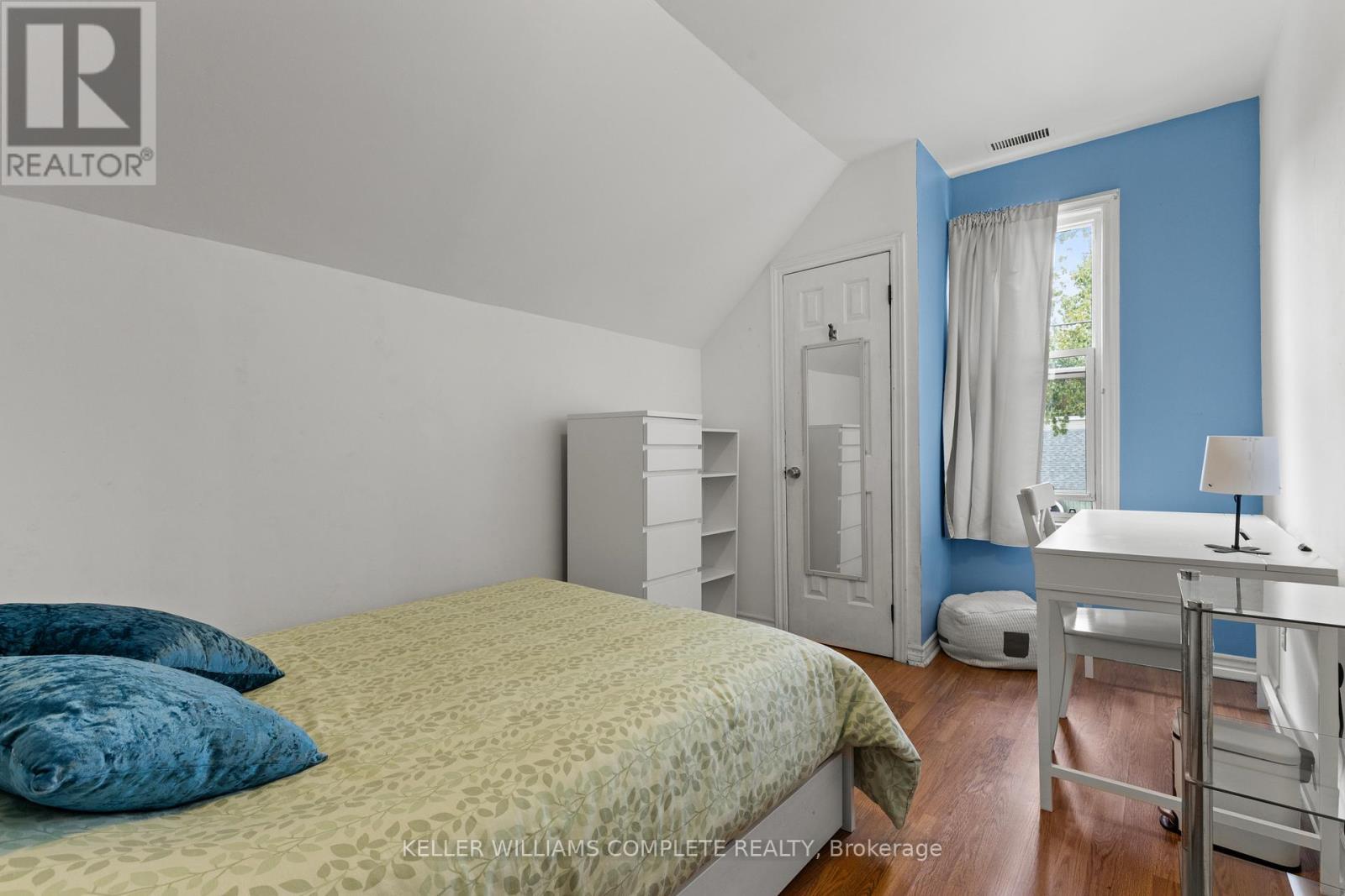 25 Chatham Street, Hamilton, ON - Indoor Photo Showing Bedroom