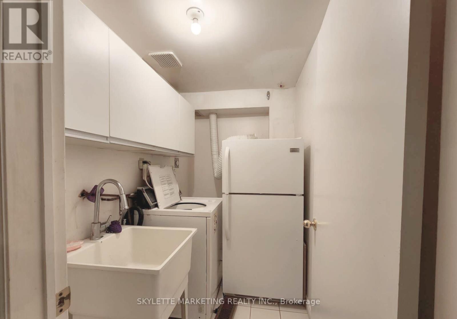 7 - 6 Dowry Street, Toronto, ON - Indoor Photo Showing Laundry Room