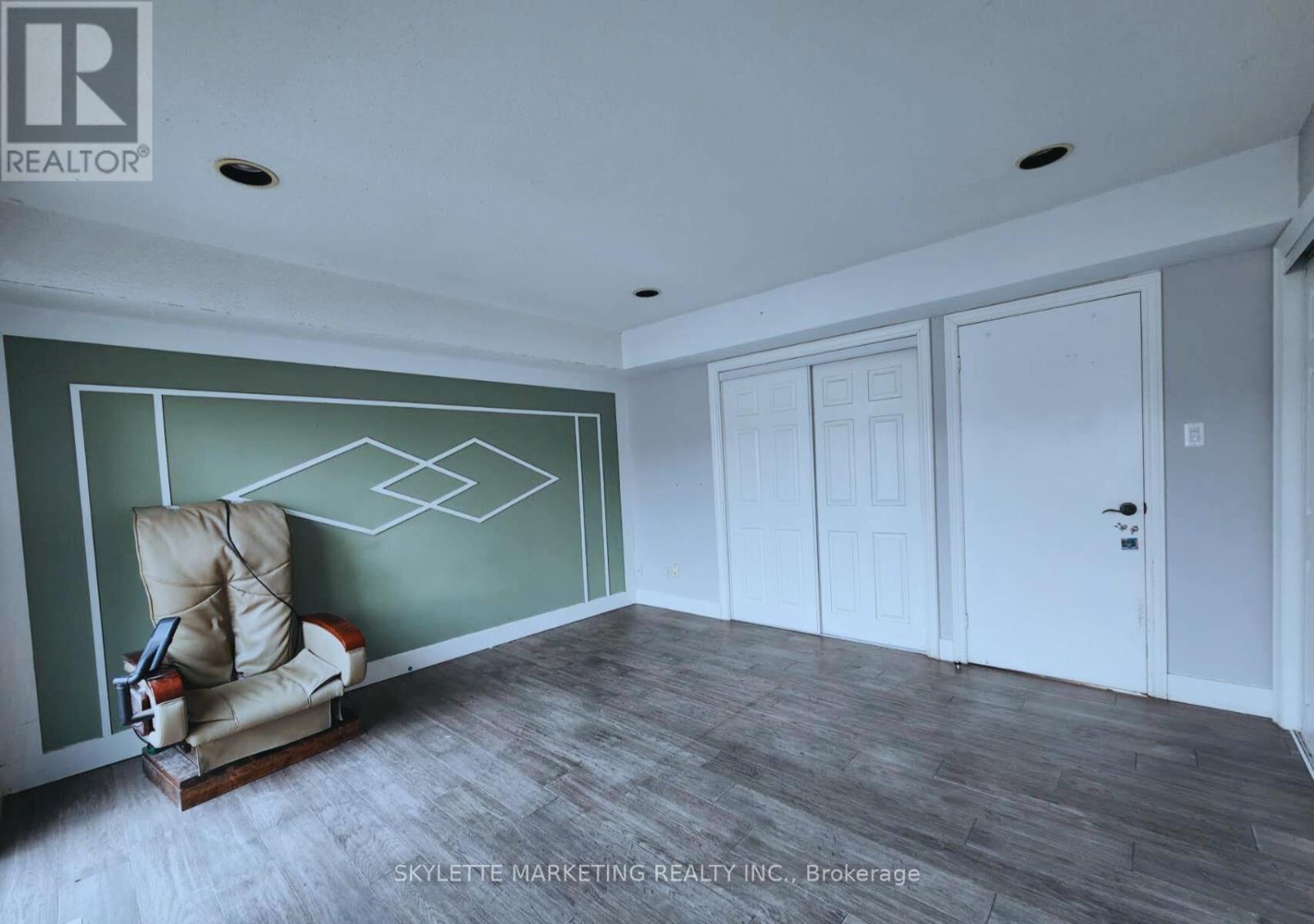 7 - 6 Dowry Street, Toronto, ON - Indoor